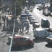 Două tinere au fost accidentate pe trecerea de pietoni din faţa unui liceu