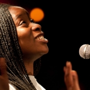 Iyeoka concertează, joi, în premieră pe scena Teatrului Naţional din Cluj