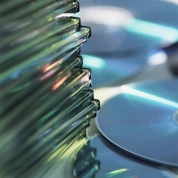 Vindea CD-uri piratate în Piața Mărăști