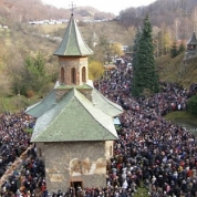 Peste 12.000 de pelerine, la mormântul părintelui Arsenie Boca