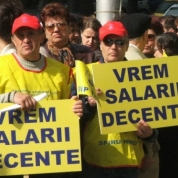 Profesorii ameninţă cu proteste dacă Guvernul nu rezolvă problemele salariale  Foto arhiva